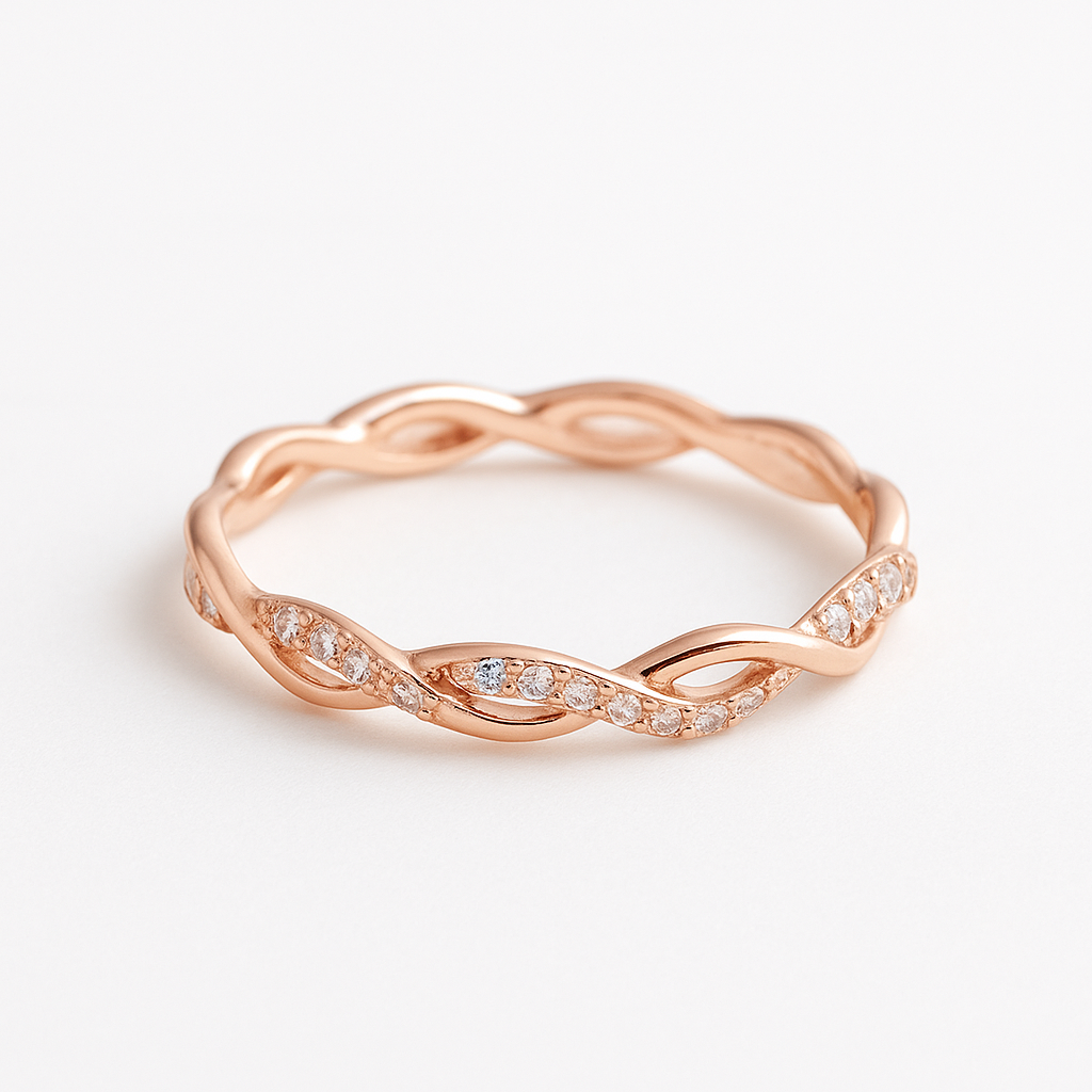 Bague torsadée “Élégance” – Zircone cubique
Disponible en or rose, or jaune et argent blanc